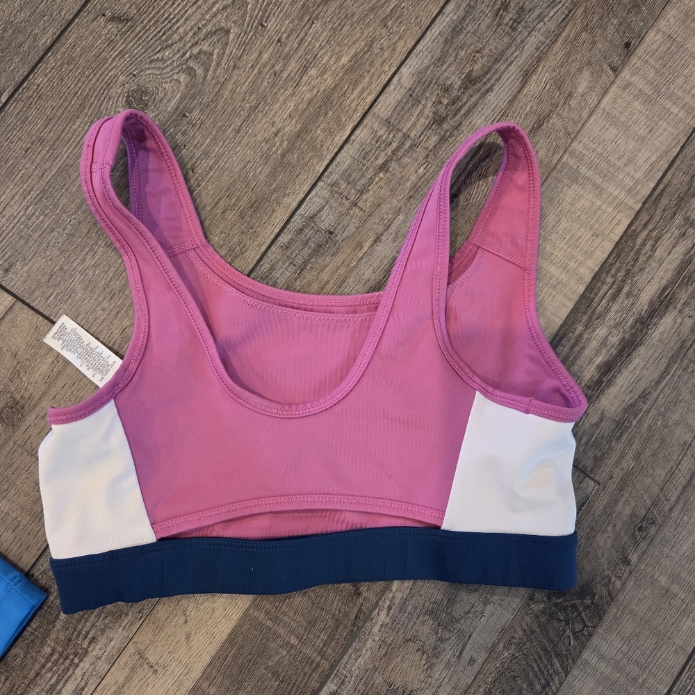 Nike Lot- Short Sleeve Dri-fit Crop Top and Swoosh Icon Clash Women's Sports Bra - Picture 4 of 5